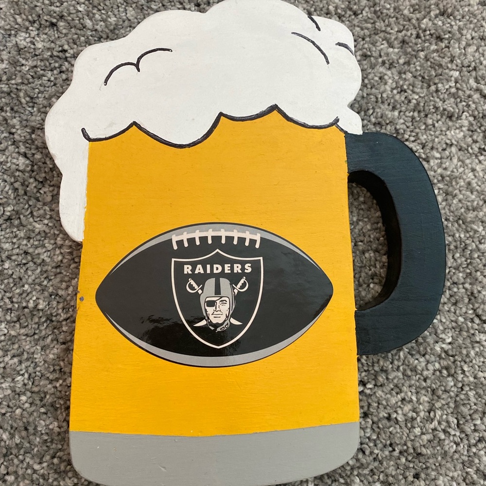 Raiders wooden beer mug wall sign
